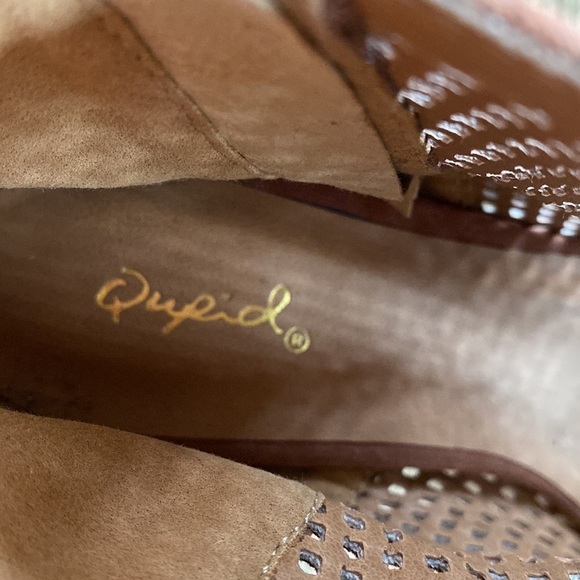 Qupid- Open Toe Booties, shooties, Chunky tassel detail, cognac color. Size 7 - Picture 6 of 7